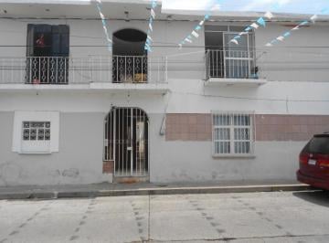 Casa · 300m² · 10 Recámaras · Casa en Venta en Col. Independencia, Morelia