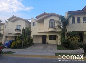 Casa de 3 habitaciones, Tlajomulco de Zúñiga · Amplia Residencia Alta California Cercana a Parques y Aéreas Verdes