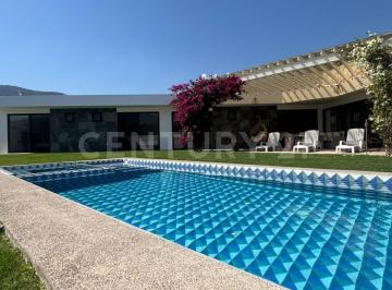 Casa · 320m² · 4 Recámaras · 3 Estacionamientos · Venta de Casa en Amate Amarillo, Malinalco