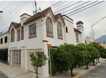 Casa de 6 habitaciones, San Nicolás de los Garza · Recuperación Bancaria en San Nicolás de Los Garza, N. L