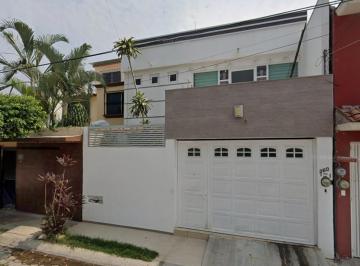 Casa de 3 habitaciones, Tuxtla Gutiérrez · ¡Gran Oportunidad en La Herradura, Tuxtla Gutiérrez! Hermosa Residencia con Amplios Espacios