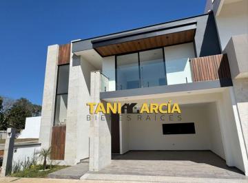 Casa de 3 habitaciones, Fortín · Vendo Casa Nueva en Fraccionamiento Fortín, Estilo Doble Altura con Una Luz Natural.