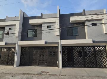Casa · 168m² · 3 Recámaras · 2 Estacionamientos · Casas en Venta Col. del Pueblo con Rooftop