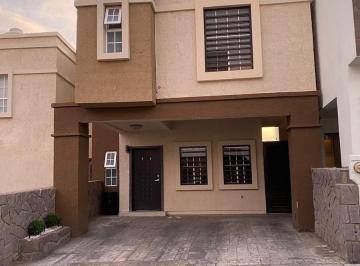Casa · 152m² · 3 Recámaras · 2 Estacionamientos · Se Vende Casa en Fraccionamiento Caminos del Valle