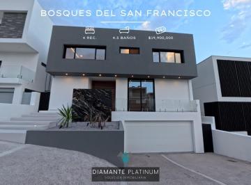Casa · 692m² · 4 Recámaras · 4 Estacionamientos · Se Vende Casa en Fraccionamiento Bosques de San Francisco