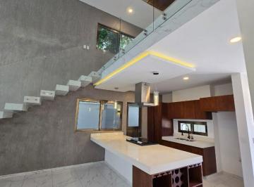 Casa de 3 habitaciones, Solidaridad · En Venta Casa de 3 Recámaras con Piscina y Jacuzzi en Playa del Carmen