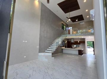 Casa de 3 habitaciones, Solidaridad · En Venta Casa de 3 Recámaras con Piscina y Jacuzzi en Playa del Carmen