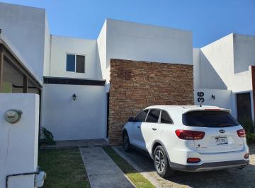 Casa · 141m² · 3 Recámaras · 2 Estacionamientos · Casa en Venta en Santa Fe Juriquilla en Privada en Querétaro
