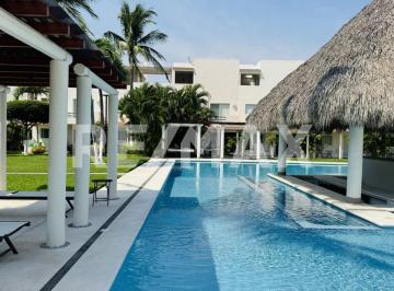 Casa · 194m² · 4 Recámaras · 1 Estacionamiento · Villa en Venta Acapulco Diamante: 4 Recámaras y Roof con Jacuzzi | Villas Velato a 3 Minutos de La P