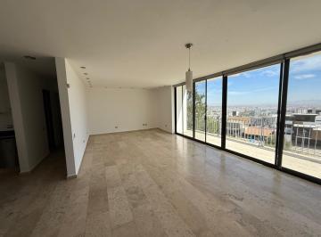 Casa · 415m² · 3 Recámaras · 2 Estacionamientos · Excelente Casa en Venta en Club de Golf La Loma