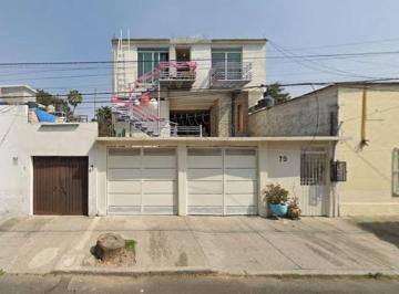 Casa de 4 habitaciones, Azcapotzalco · Casa en Claveria Azcapotzalco con 300 m² de Construcción y a Unos Pasos del Metro Refinería