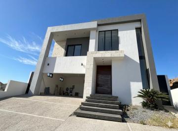 Casa · 400m² · 2 Estacionamientos · Se Vende Casa en Fraccionamiento Bosques de San Francisco