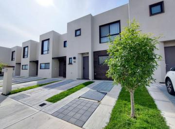 Casa de 3 habitaciones, El Marqués · Casa en Venta en La Entrada de Zakia, Frente a Plaza Comercial