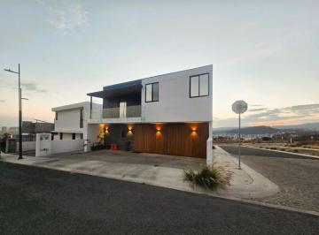 Casa · 390m² · 4 Recámaras · 4 Estacionamientos · Casa - Lomas de Juriquilla
