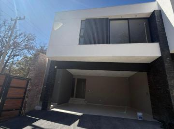 Casa de 3 habitaciones, Monterrey · Casa en Venta en Brisas del Vergel
