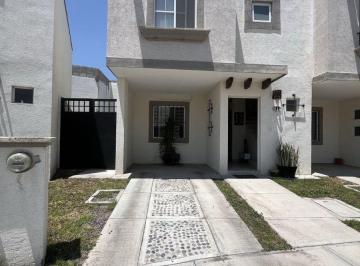 Casa en condominio de 3 habitaciones, Corregidora · Casa en Venta Puerta Verona con Patio Excedente
