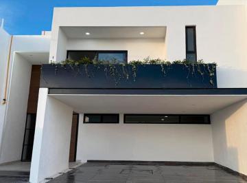 Casa · 215m² · 3 Recámaras · 2 Estacionamientos · Casa en Venta Residencial Mayorca León Guanajuato