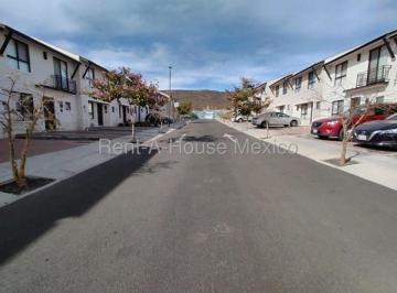 Casa de 3 habitaciones, Querétaro · Casa Semiamueblada con 3 Recámaras, Amenidades, Área de Tv. Venta - El Refugio