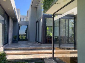Casa de 4 habitaciones, León · Casa en Venta en El Bosque Country Club de 4 Recamaras Colinda a Campo de Golf con Valor de Inversiò