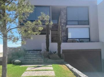 Casa de 4 habitaciones, León · Casa en Venta a Precio de Oportunidad en La Campiña con Alberca