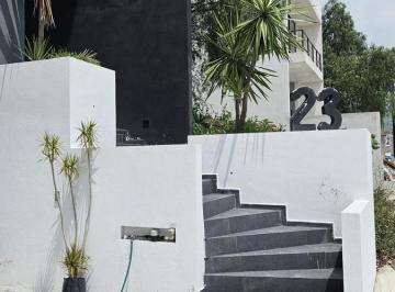 Casa · 300m² · 3 Recámaras · 3 Estacionamientos · Venta/ Residencia Minimalista en Lomas de Bellavista