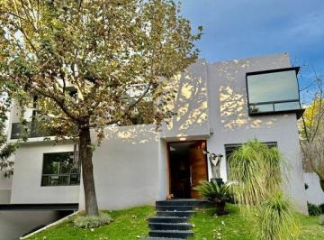 Casa · 432m² · 4 Recámaras · 4 Estacionamientos · Casa en Venta Reserva Real