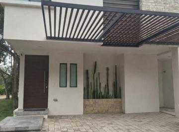 Casa de 3 habitaciones, Benito Juárez · Casa de Diseño Moderno en Arbolada | Excelente Ubicación