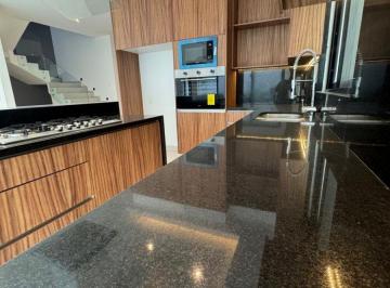 Casa de 4 habitaciones, Benito Juárez · Casa con 226 m² de Superficie de Terreno y 4 Recámaras en Venta en Supermanzana 327