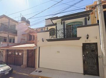 Casa de 3 habitaciones, Arandas · ¡Hermosa Residencia en Venta en Hacienda Palomino, Arandas!
