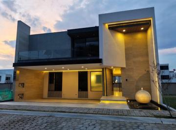 Casa de 4 habitaciones, San Andrés Cholula · “una Residencia en Lomas Angelópolis Que Combina Arquitectura, Estilo y Confort.”