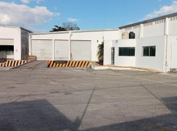 Bodega comercial · 1700m² · 12 Estacionamientos · A 5 Min del Aeropuerto de Merida, Yucatan Bodega en Renta