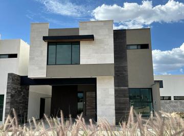 Casa · 200m² · 4 Recámaras · 2 Estacionamientos · Casa en Fraccionamiento Seterra Residencial