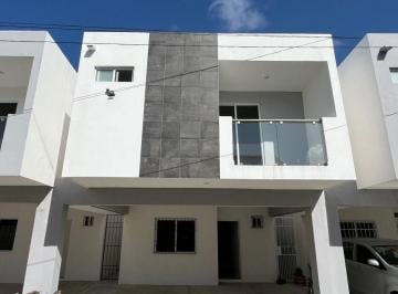 Casa · 3 Recámaras · Casa en del Pueblo