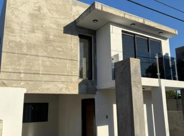 Casa · 190m² · 3 Recámaras · Casa en Pueblo Viejo