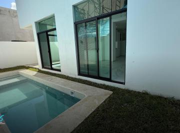 Casa de 3 habitaciones, Cancún · Residencia Nueva en Renta en Vía Cumbres con Alberca y Mantenimiento Incluido