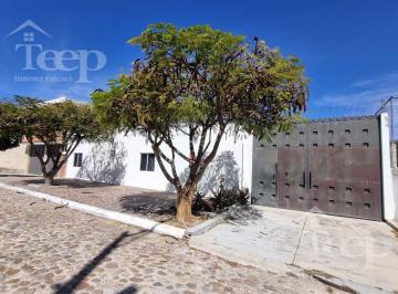 Casa · 374m² · 3 Recámaras · 4 Estacionamientos · Casa de Campo en Venta