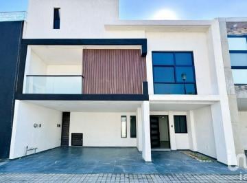 Casa · 243m² · 3 Recámaras · 2 Estacionamientos · Casa en Venta Parque Veracruz Lomas de Angelópolis III