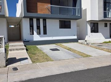 Casa · 180m² · 3 Recámaras · 2 Estacionamientos · Casa en Fraccionamiento Zibatá