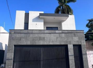 Casa · 243m² · 3 Recámaras · 2 Estacionamientos · Casa en Unidad Nacional
