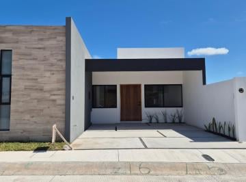 Casa · 121m² · 2 Recámaras · 2 Estacionamientos · Riviera Veracruzana Casa en Venta de Una Planta con Jardín