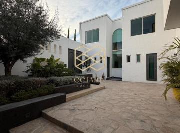 Casa · 626m² · 3 Recámaras · 2 Estacionamientos · Casa en Fraccionamiento Cañada del Refugio