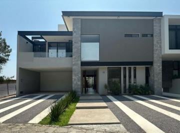 Casa de 4 habitaciones, Zapopan · Casa en Venta en Zona Real - Arauca 12