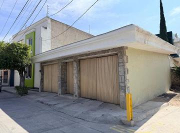 Casa de 4 habitaciones, La Barca · Casa en Venta en La Barca Jalisco con Gran Jardín