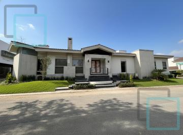 Casa · 852m² · 3 Recámaras · 8 Estacionamientos · Casa en Venta Las Misiones Zona Carretera Nacional Santiago