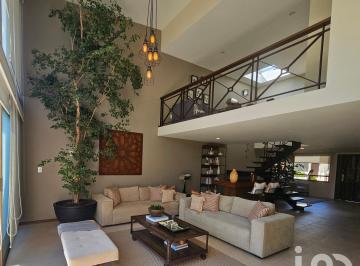 Casa · 234m² · 3 Recámaras · 3 Estacionamientos · Residencia en Venta, Calimaya, Metepec