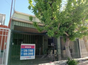 Casa de 3 habitaciones, Chihuahua · Se Vende Casa de 2 Plantas en Col. Casa Blanca $1'820,000