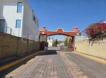 Casa · 94m² · 3 Recámaras · 2 Estacionamientos · Venta Casa Fraccionamiento Villas de Cortes, San Pedro Cholula!