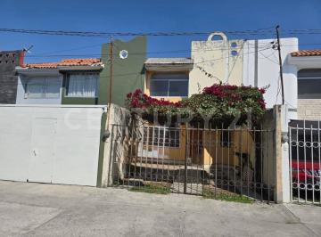 Casa · 167m² · 3 Recámaras · 2 Estacionamientos · Venta Casa Zona Ciudad Universitaria, Buap!