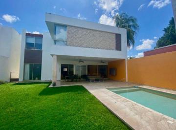 Casa de 4 habitaciones, Mérida · Casa con 4 Recámaras y 450 m² Superficie de Terreno en Venta en Fraccionamiento San Antonio Cucul