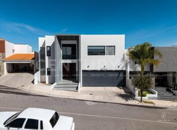 Casa · 630m² · 4 Recámaras · 7 Estacionamientos · Casa en Venta en Fraccionamiento Lomas de San Charbel en Chihuahua, Chih.